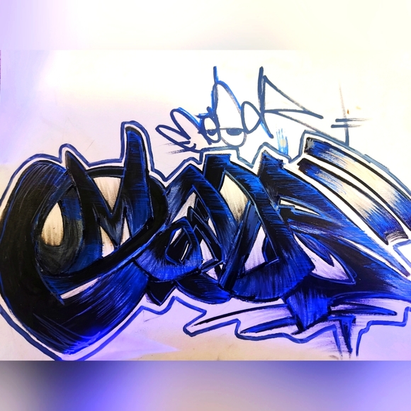 MerG10 Stuff like sneakers and art if possible - Picture 5 of 8